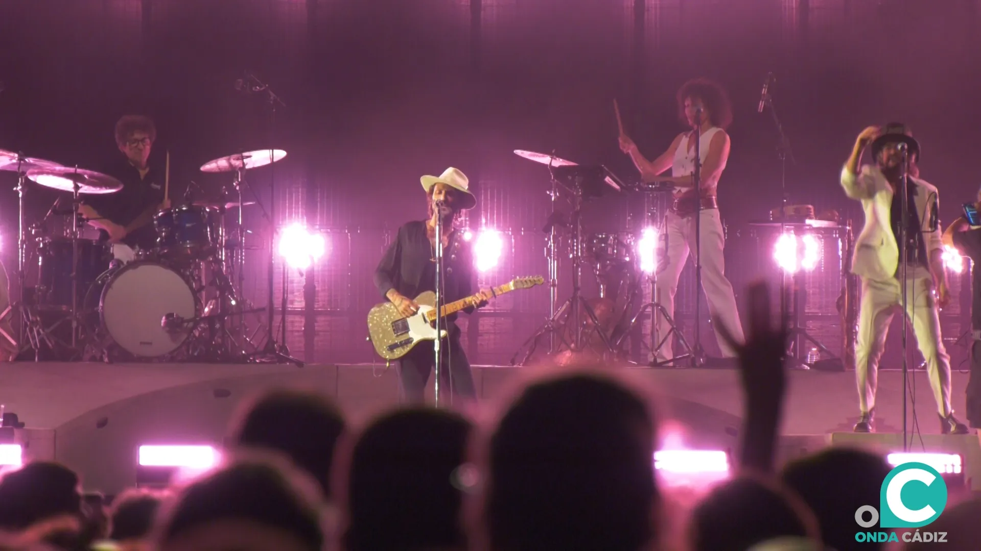 Leiva cerró su gira 'El Tour Gigante' en el Cádiz Music Stadium.