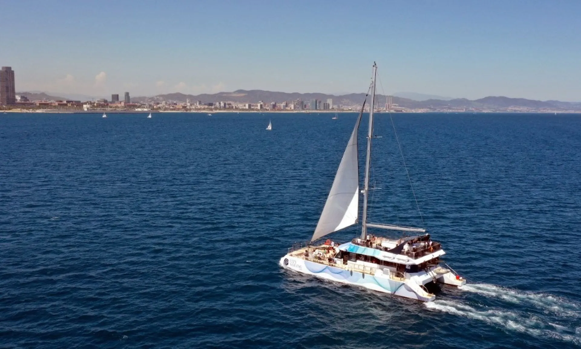 Foto de archivo del catamarán.