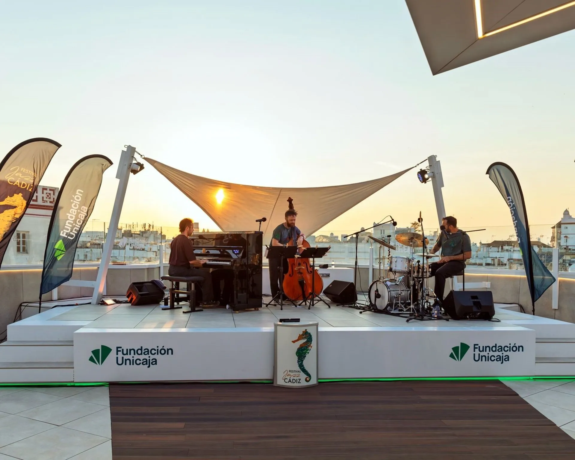 El primer concierto estuvo a cargo del trío K12