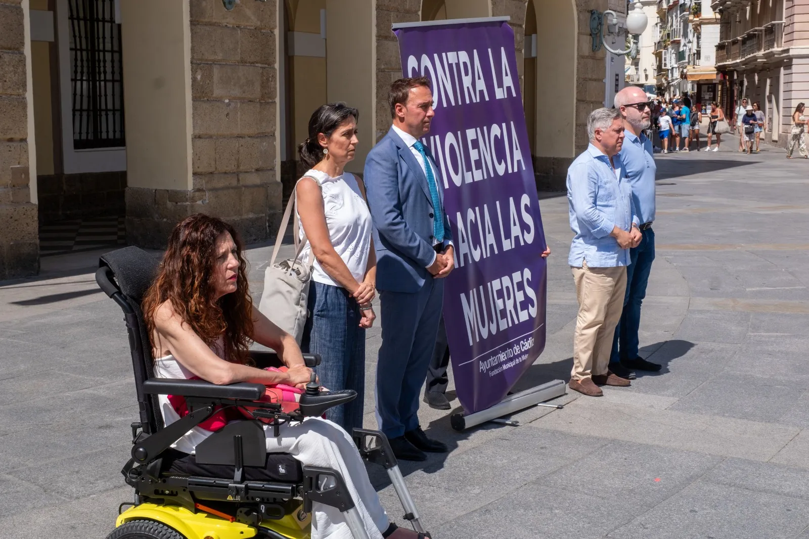 Ediles municipales esta mañana durante la convocatoria en Cádiz