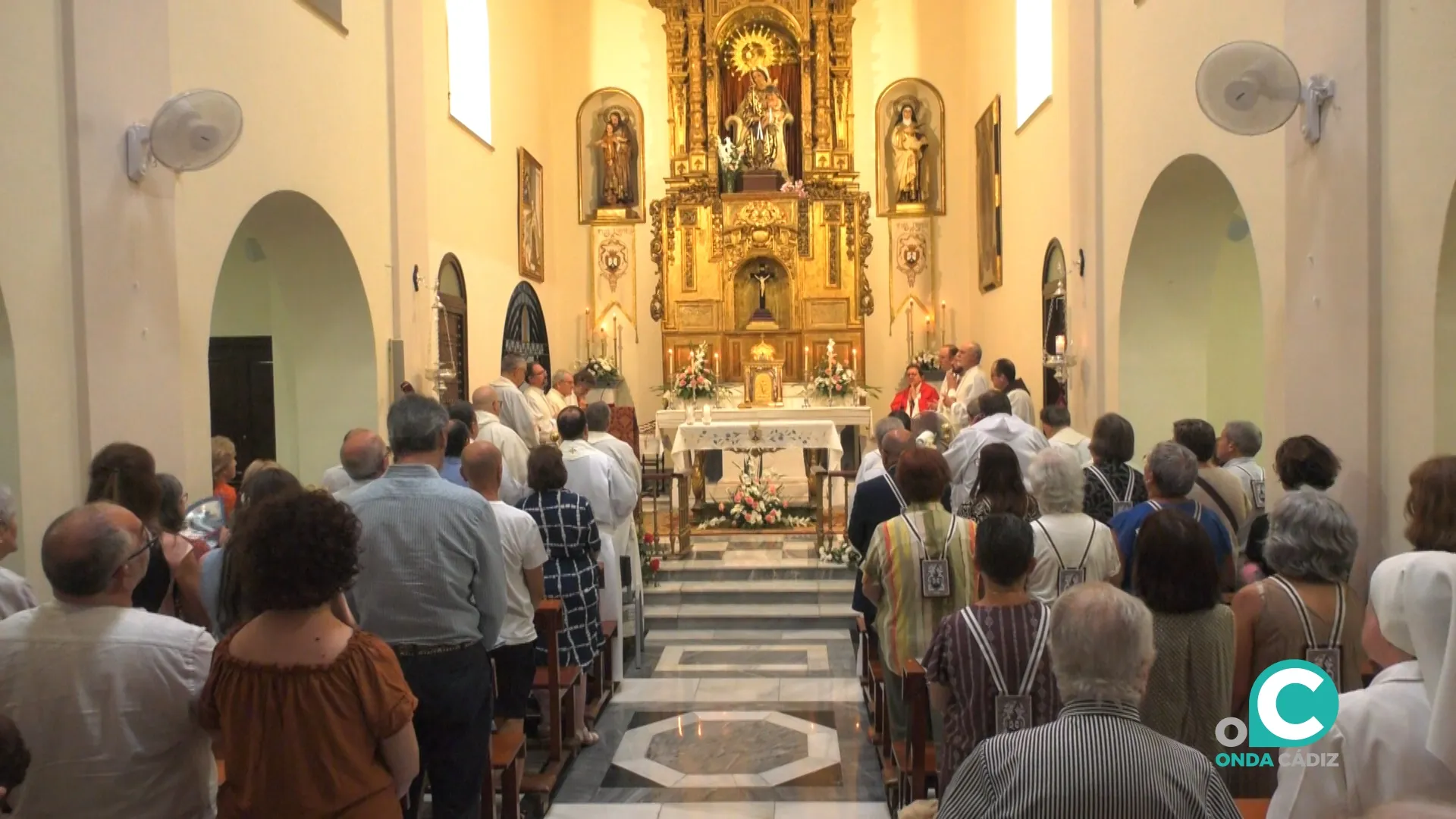 Momento de la Eucaristía, celebrada este viernes, en el Convento de las Carmelitas Descalzas de Cádiz.