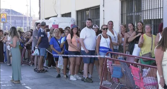 Aparcamientos completos, bares llenos y mucho público por la calle en el segundo fin de semana de agosto