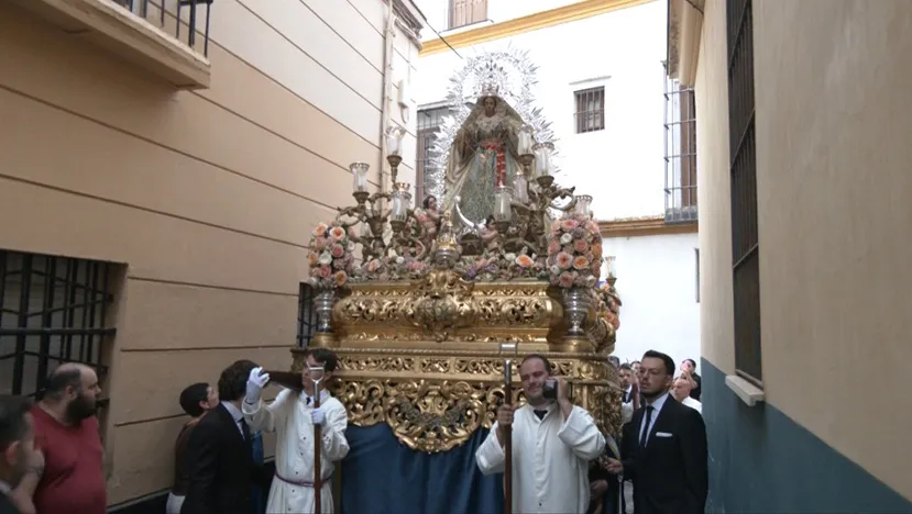 La celebración de la Asunción de la Virgen se hace patente en las calles de la ciudad.