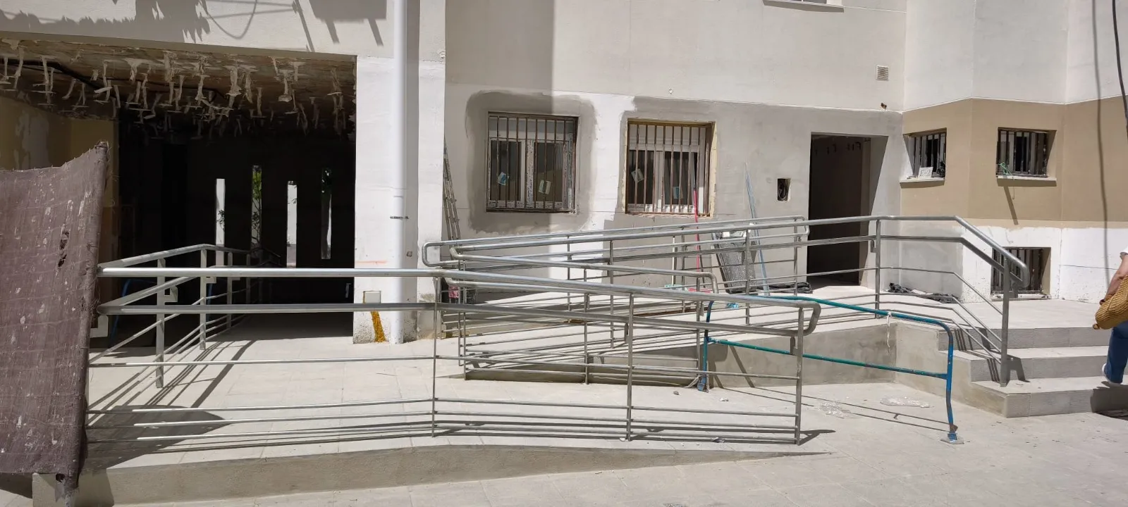 La promoción se encuentra en el barrio de Trille, y está formado por ocho bloques distribuidos alrededor de un patio central