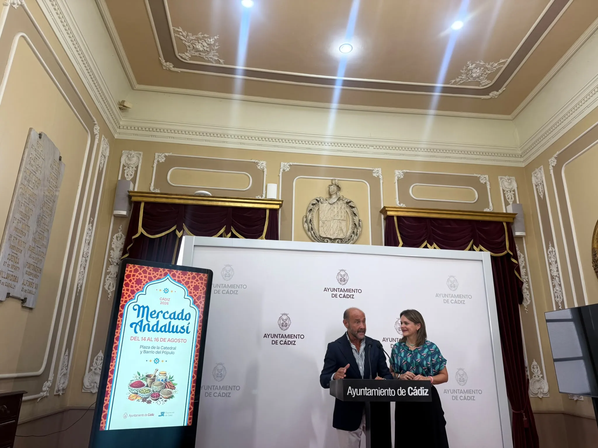 Un total de 50 puestos de artesanía y alimentación se distribuirán por el barrio del Pópulo y la plaza de la Catedral