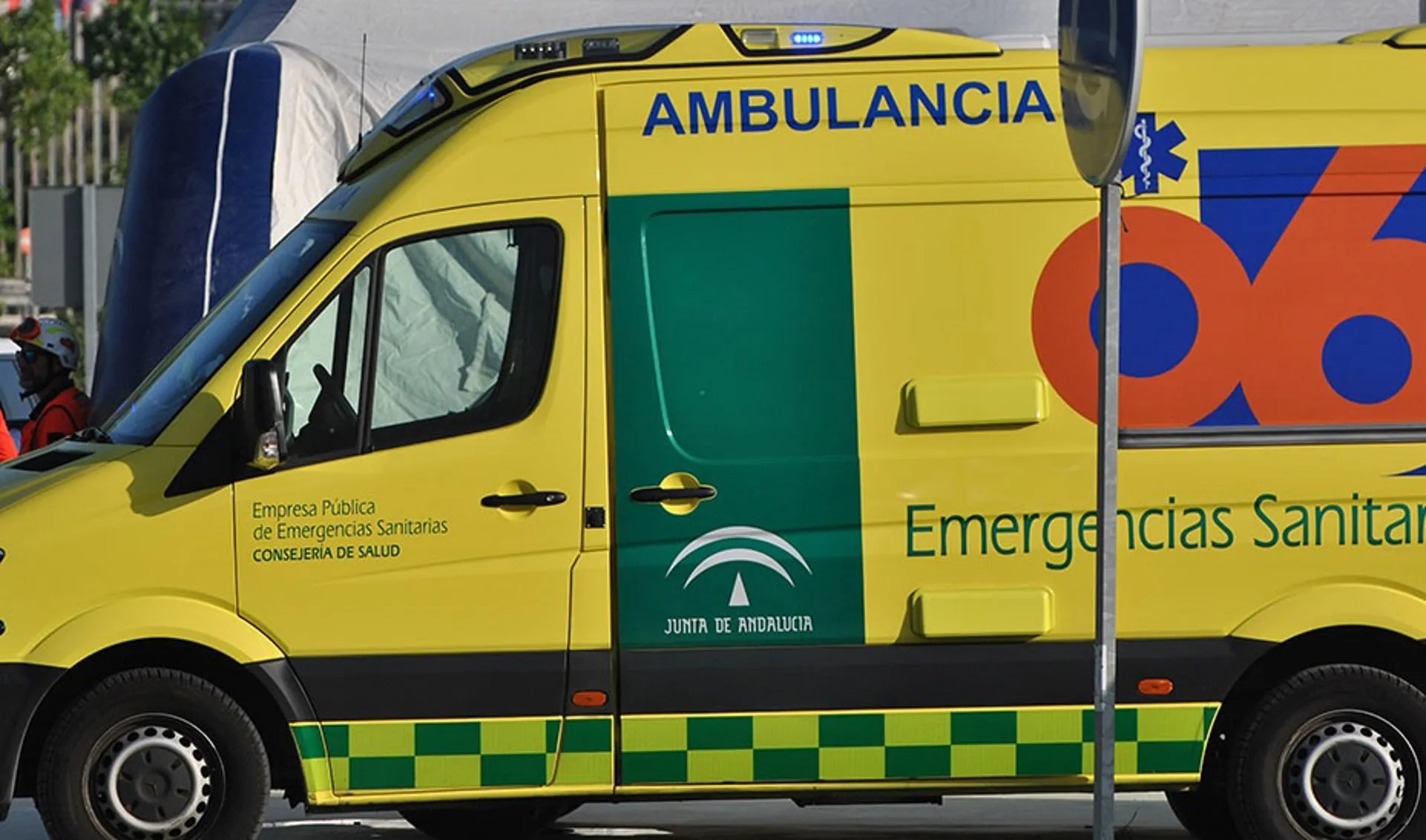 Ambulancia del Centro de Emergencias Sanitarias (CES) 061.