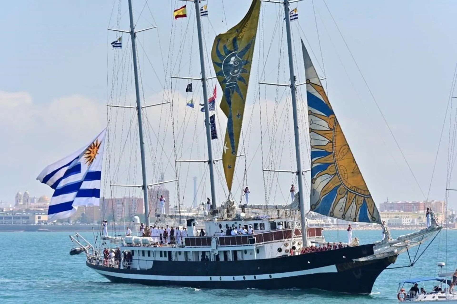 El navío durante una regata en aguas gaditanas en una imagen de archivo