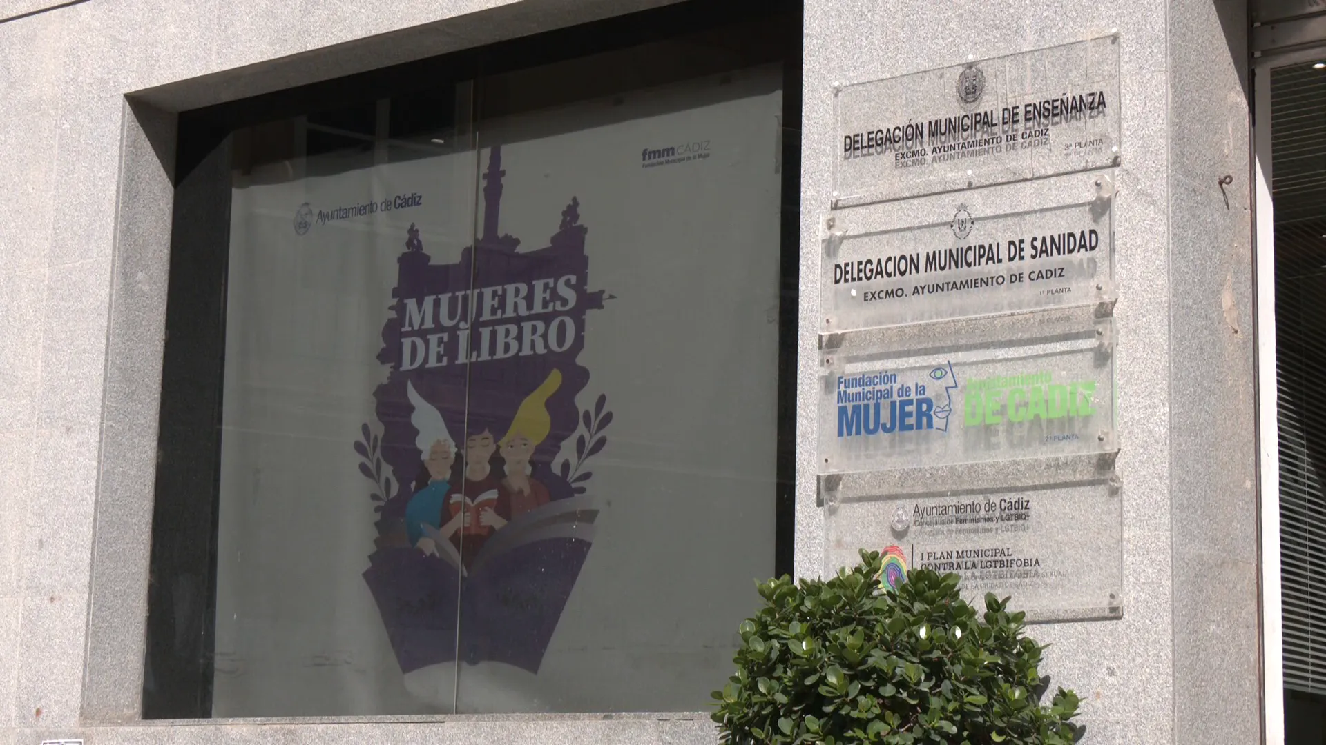 Fachada de la Fundación de la Mujer en la capital gaditana