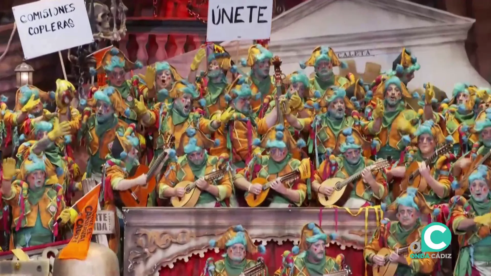 Coro durante su actuación en el Gran Teatro Falla