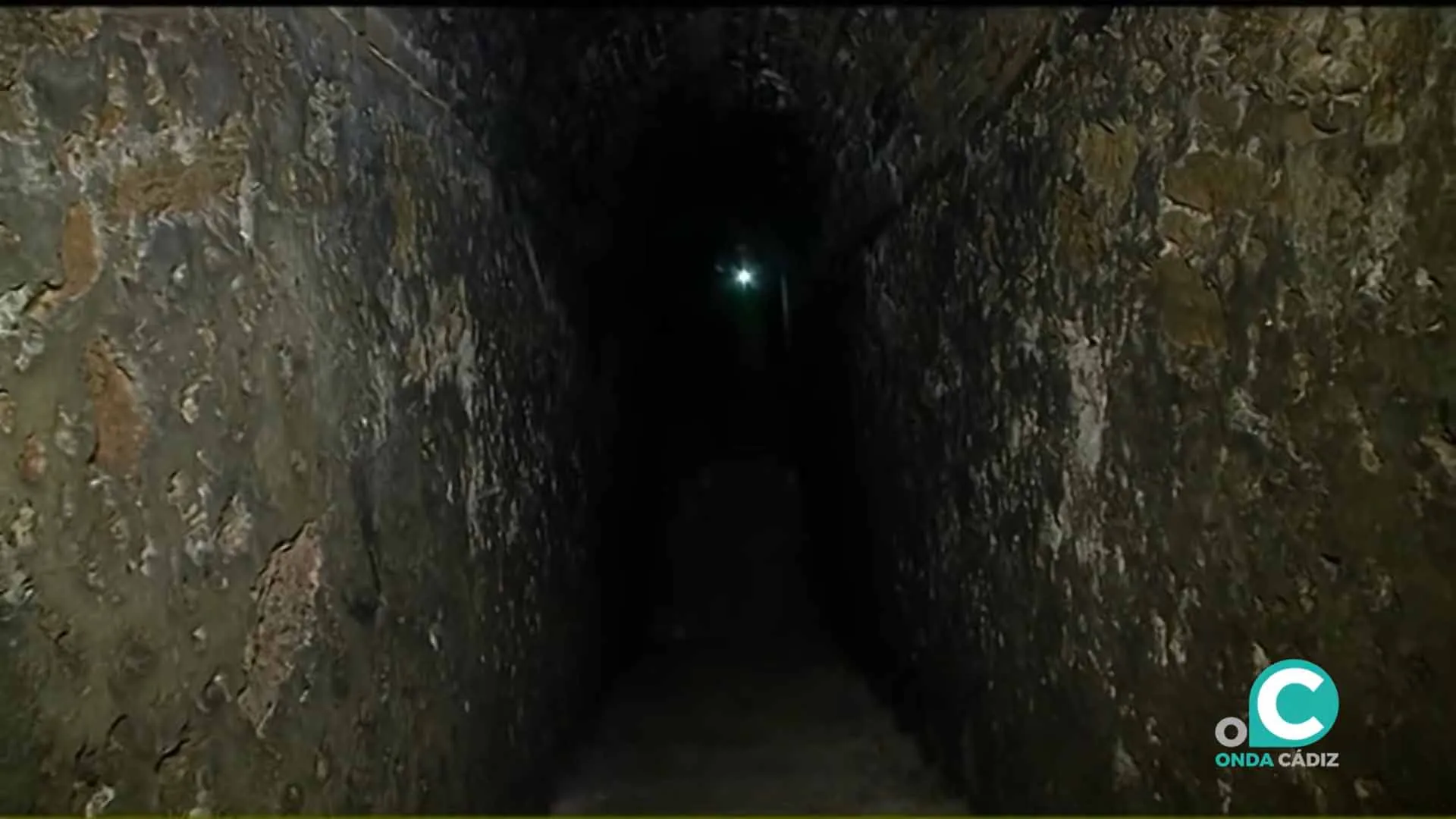 Interior de las Cuevas de María Moco