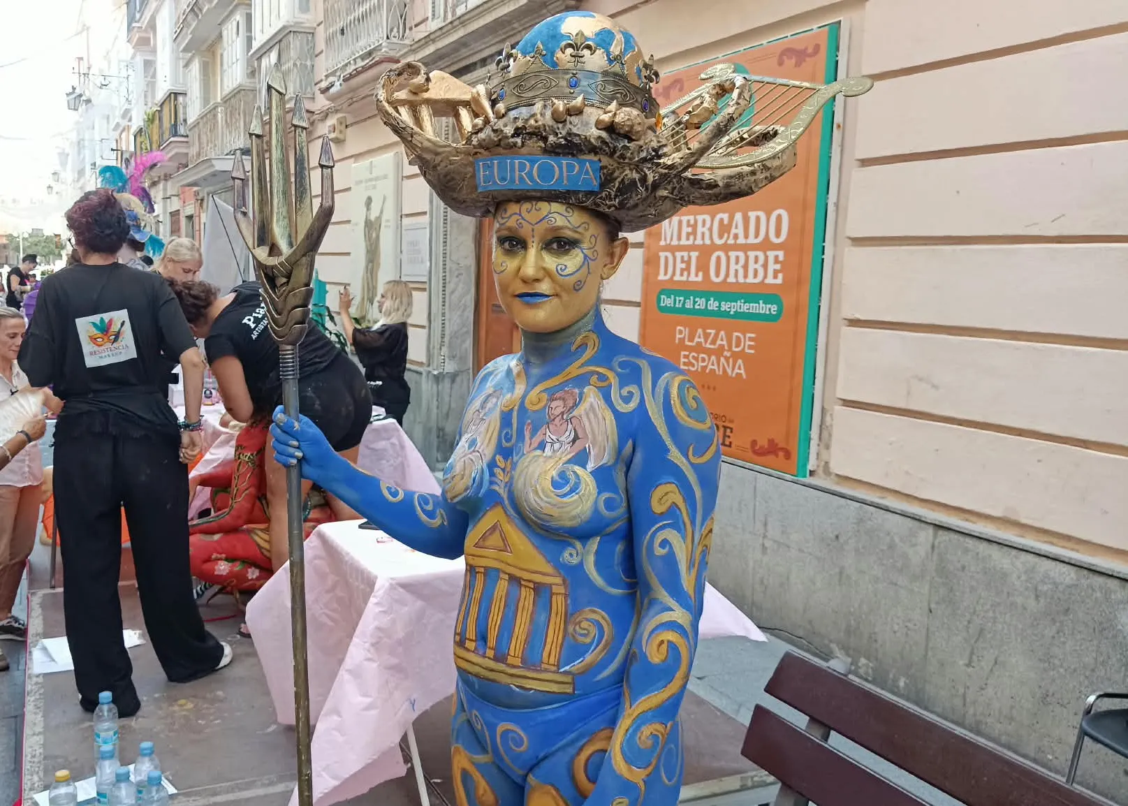La historia de Cádiz cobra vida sobre la piel.