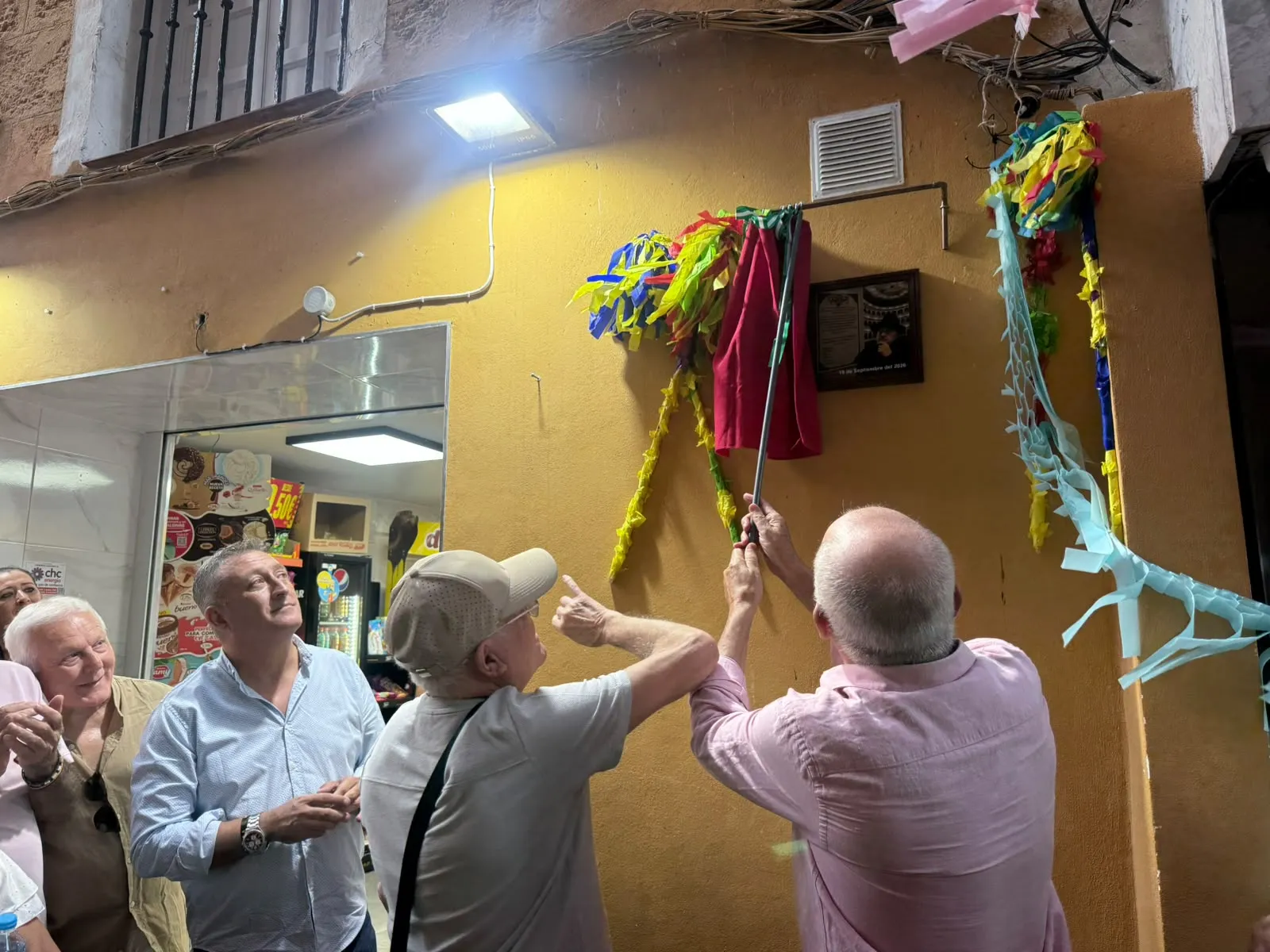 Un grupo de aficionados a la fiesta ha tenido esta iniciativa para reconocer el legado del autor