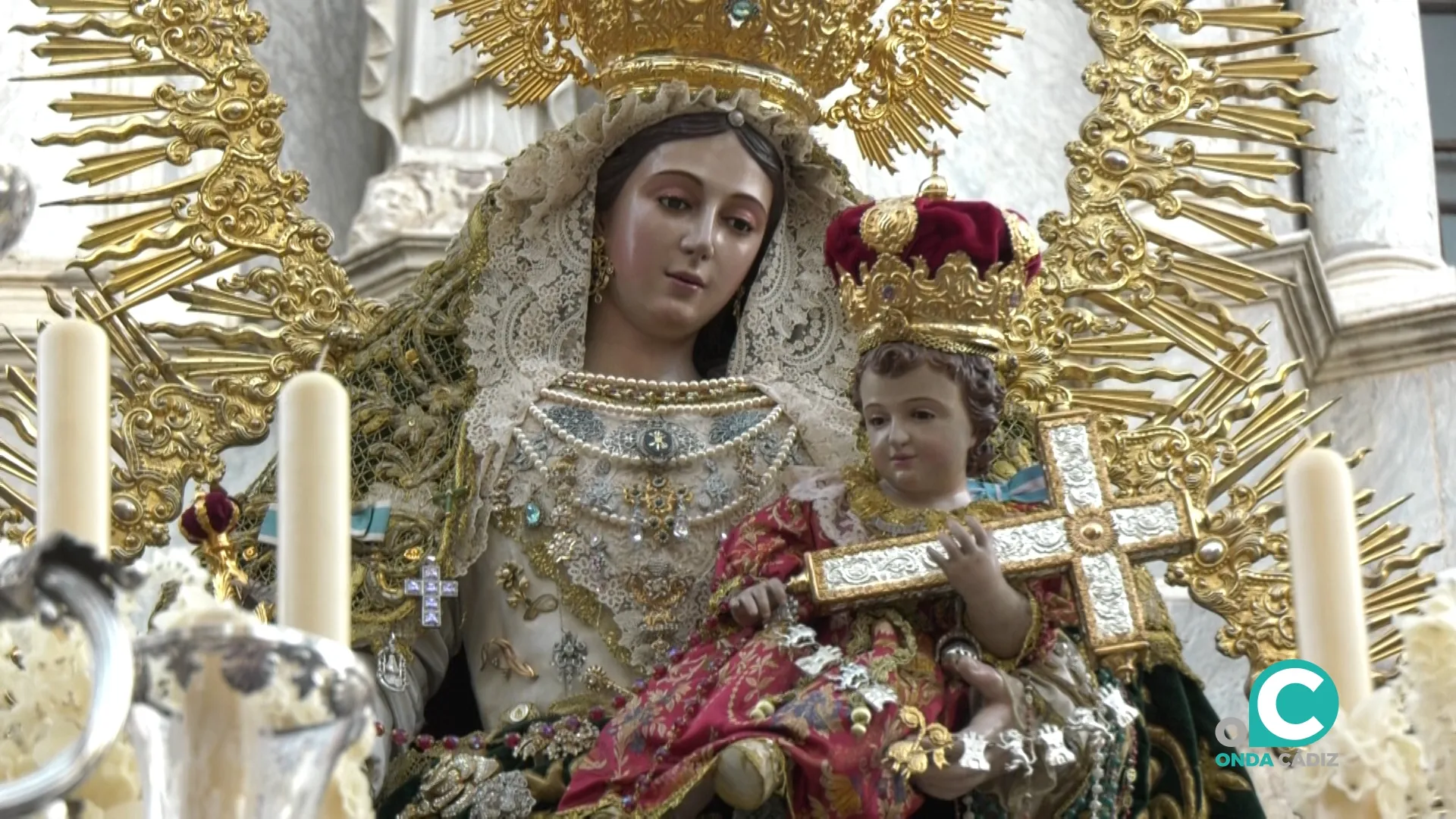 La Virgen de los Desamparados de Cádiz volvió a recorrer las calles de la capital este sábado.